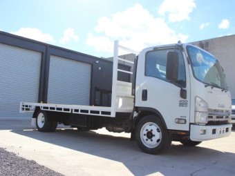 Isuzu n-series 2017 Used