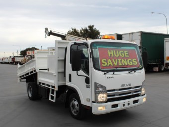 Isuzu NPR300 2011 Used