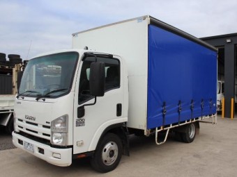 Isuzu n-series 2009 Used