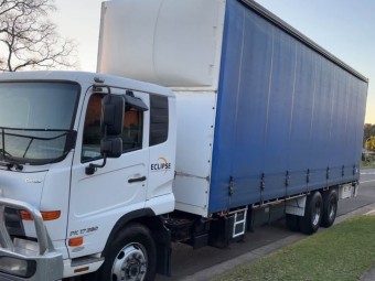 2014 Nissan UD 14 Pallett Curtainsider Truck